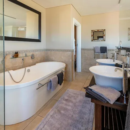 Guest House The Lazy Lion Knysna Room photo