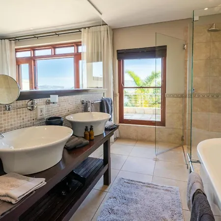Guest House The Lazy Lion Knysna Room photo